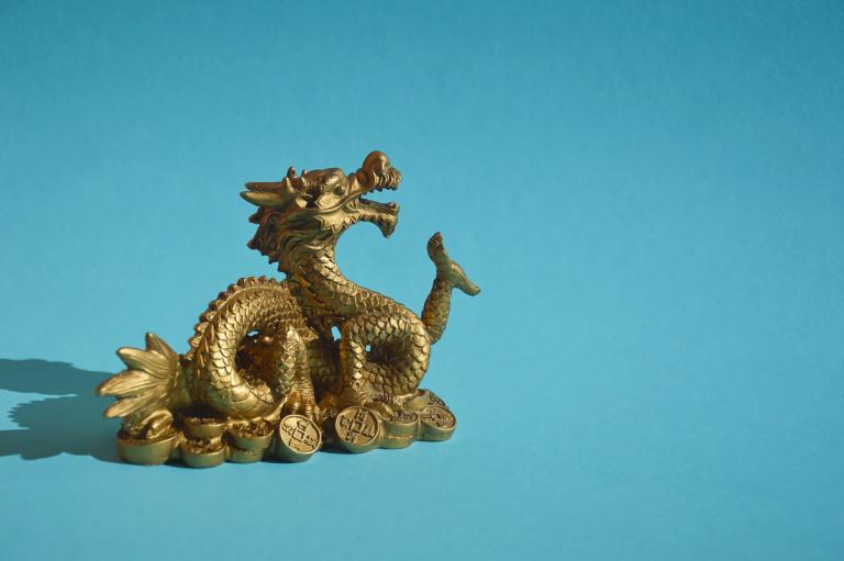 属龙人终身吉祥颜色是什么（龙人一生中最吉利的颜色）  第1张