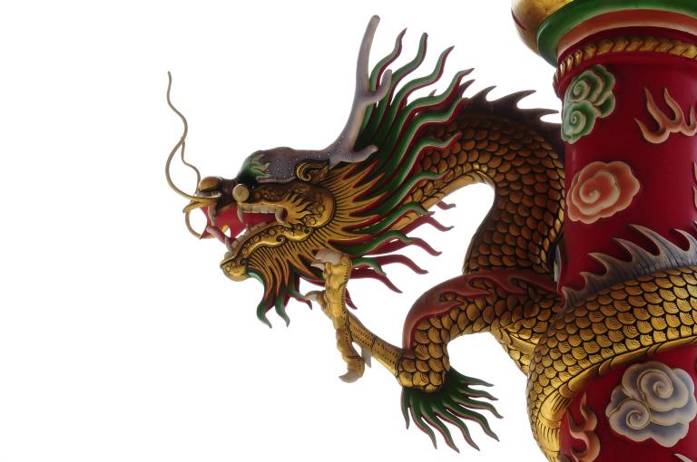 属龙今年穿什么颜色旺财运（属龙人今年招财色彩推荐）  第2张